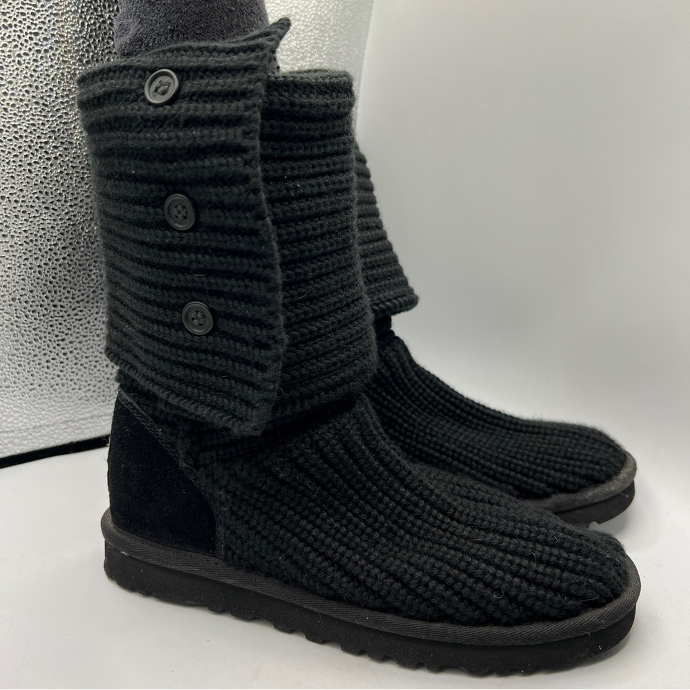 Ugg Classic Cardy II Chunky Knit Shearling Roundtoe Button Detail Boot Black